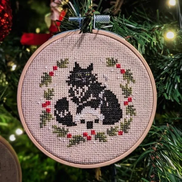 Mini Yule Cat cross-stitch pattern